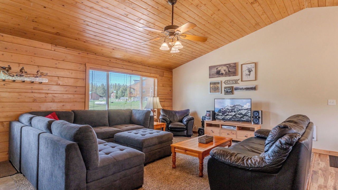 Photo of Livingroom in Island Park