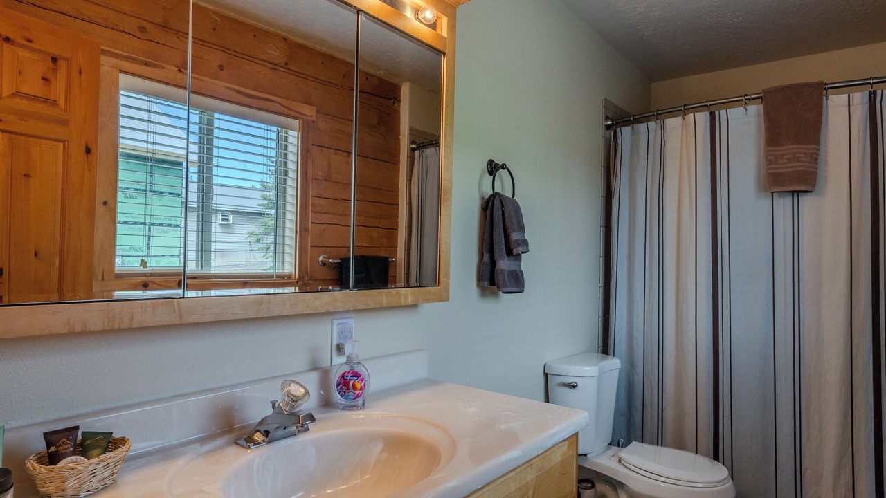 Photo of Bathroom in Island Park