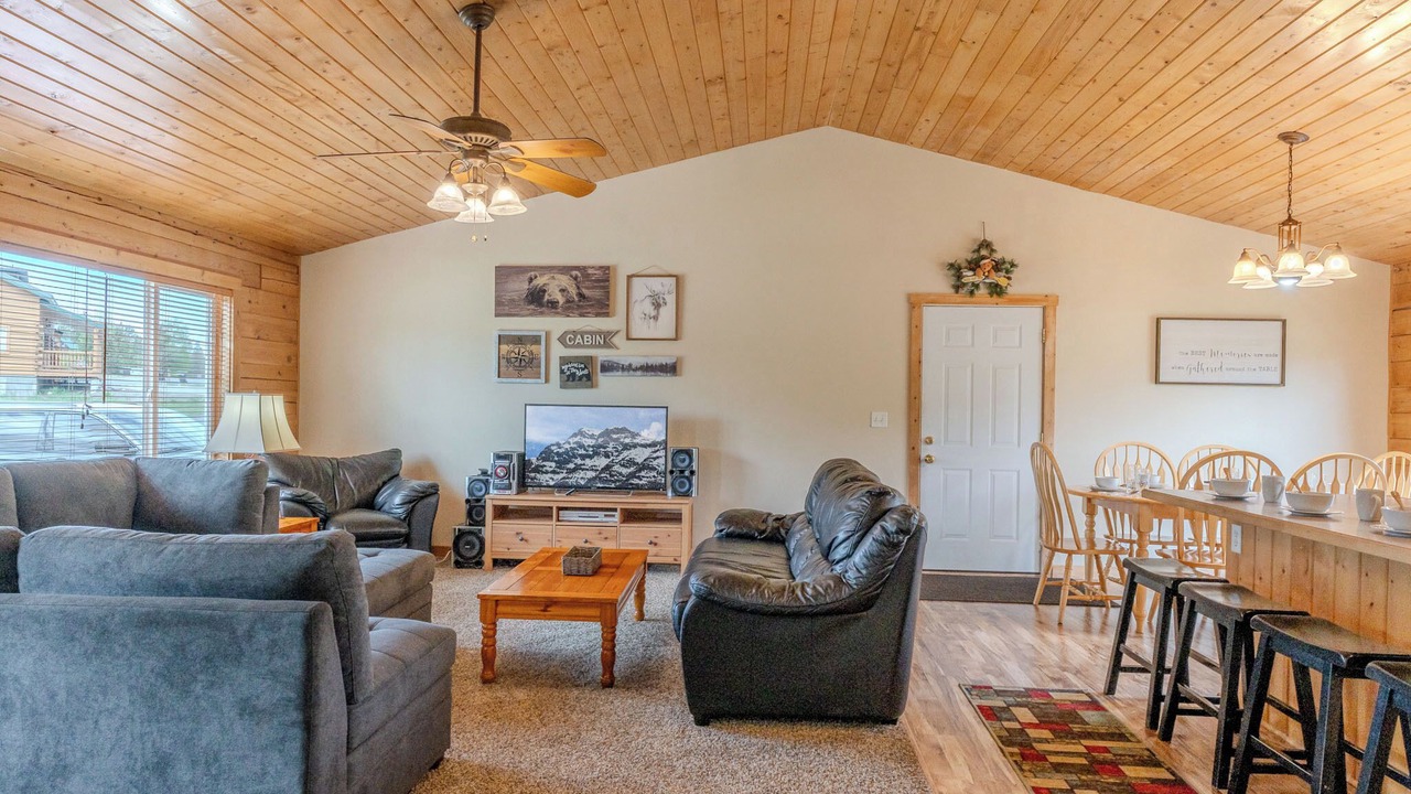 Photo of Livingroom in Island Park