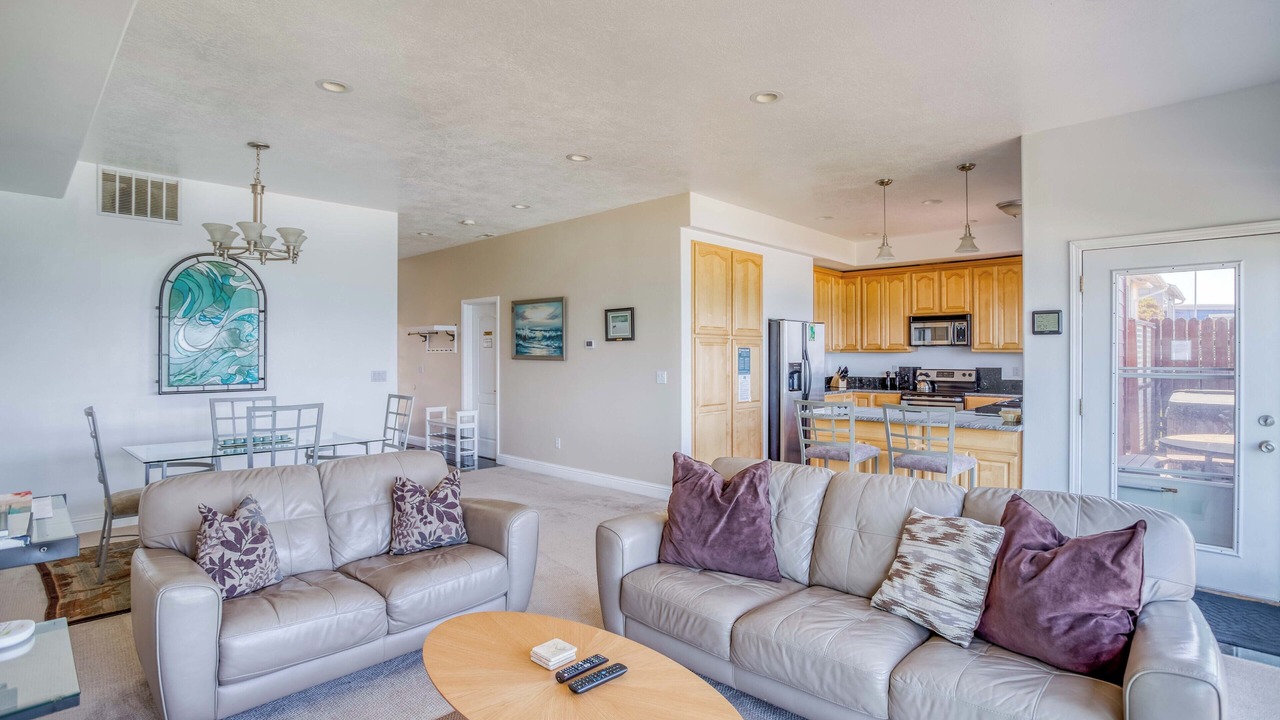 Photo of Livingroom in Beverly Beach