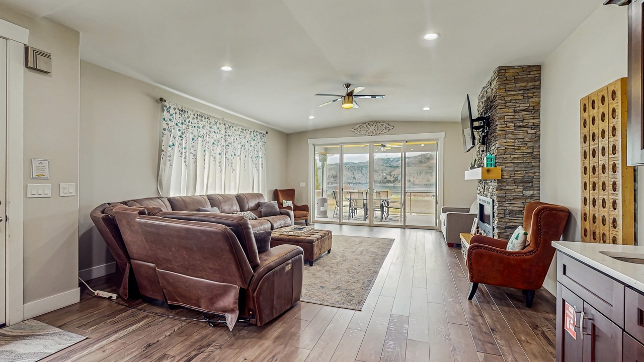 Photo of Livingroom in Manson