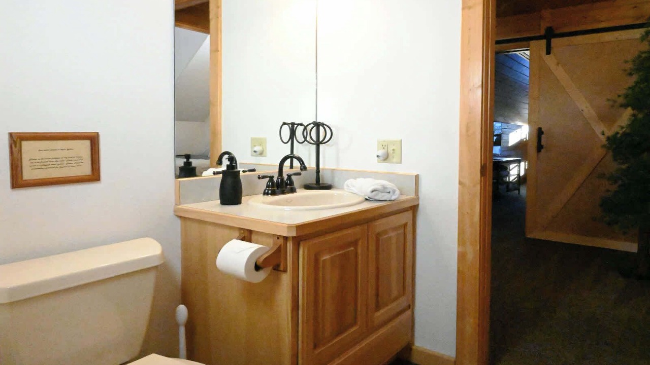 Photo of Bathroom in Island Park