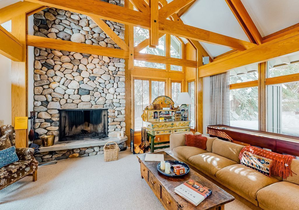 Photo of Livingroom in Warm Springs