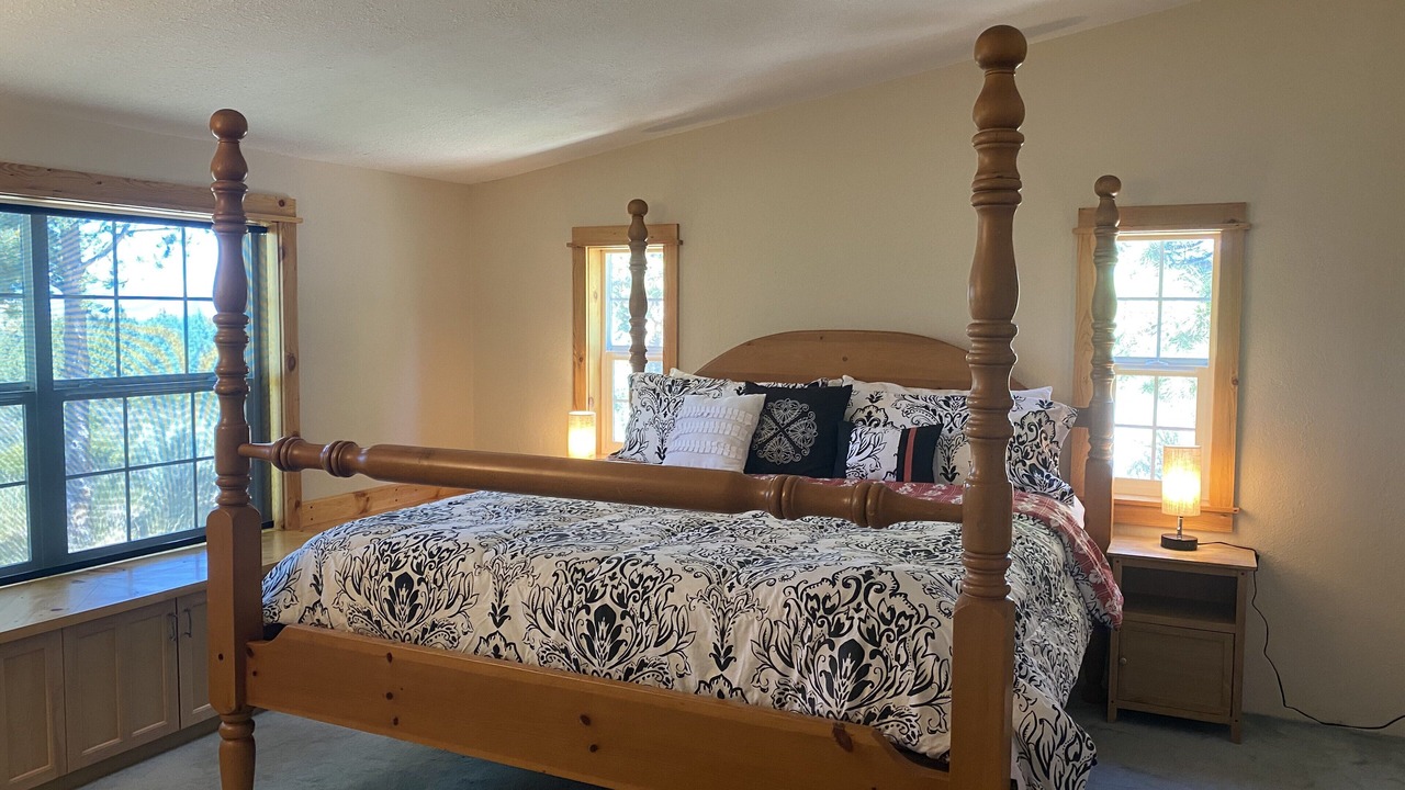 Photo of Bedroom in Chiloquin