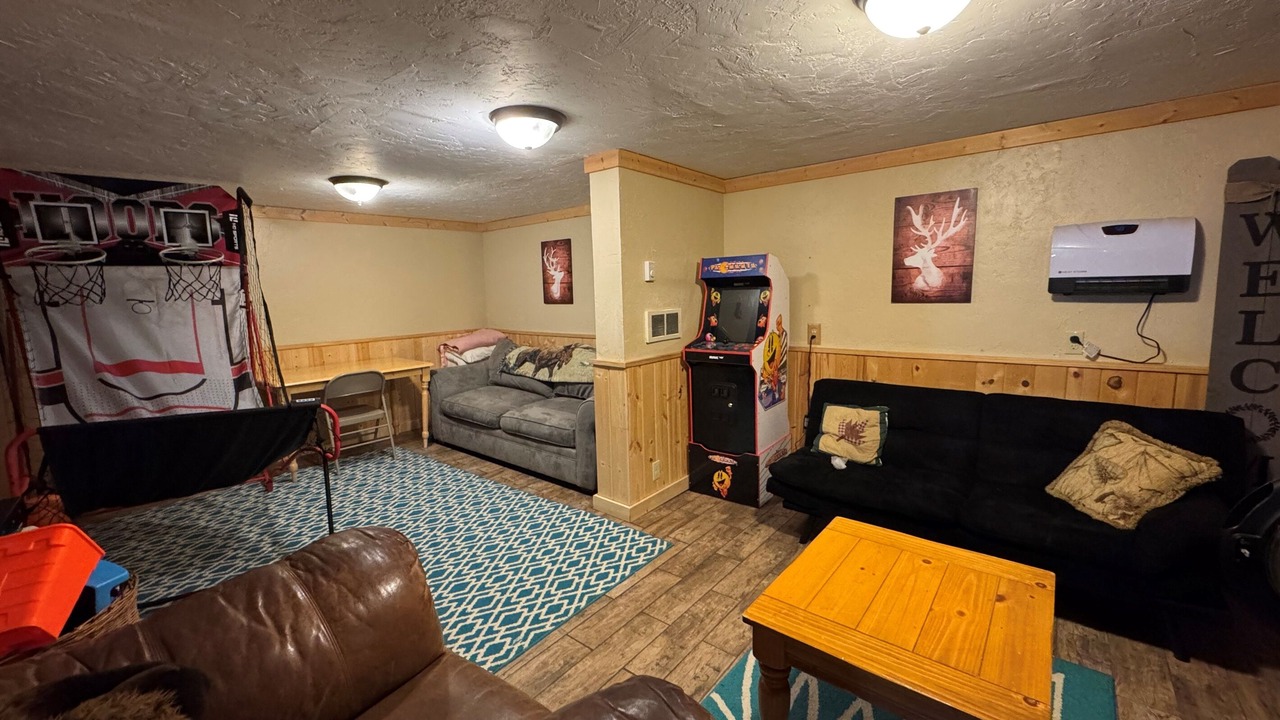 Photo of Livingroom in Island Park