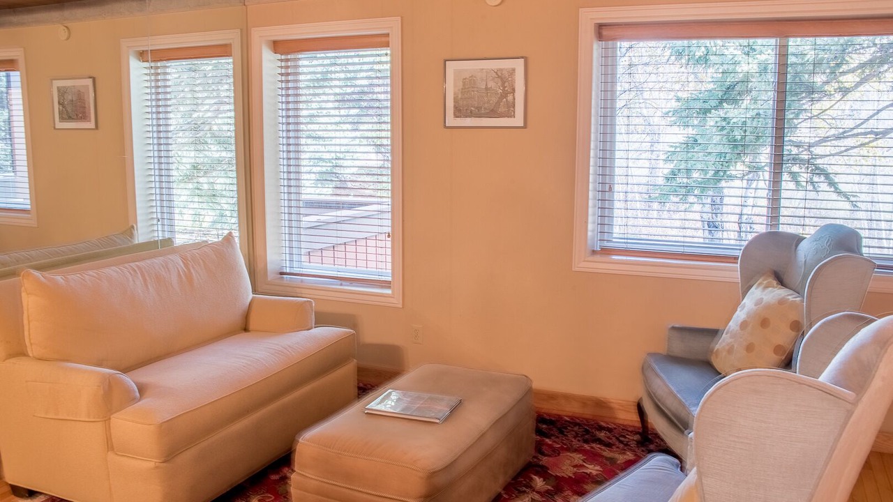 Photo of Livingroom in Elkhorn
