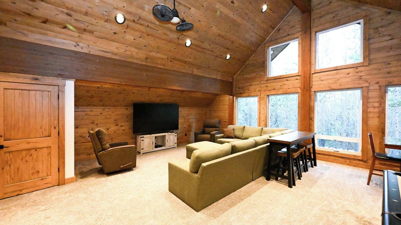 Photo of Livingroom in Island Park