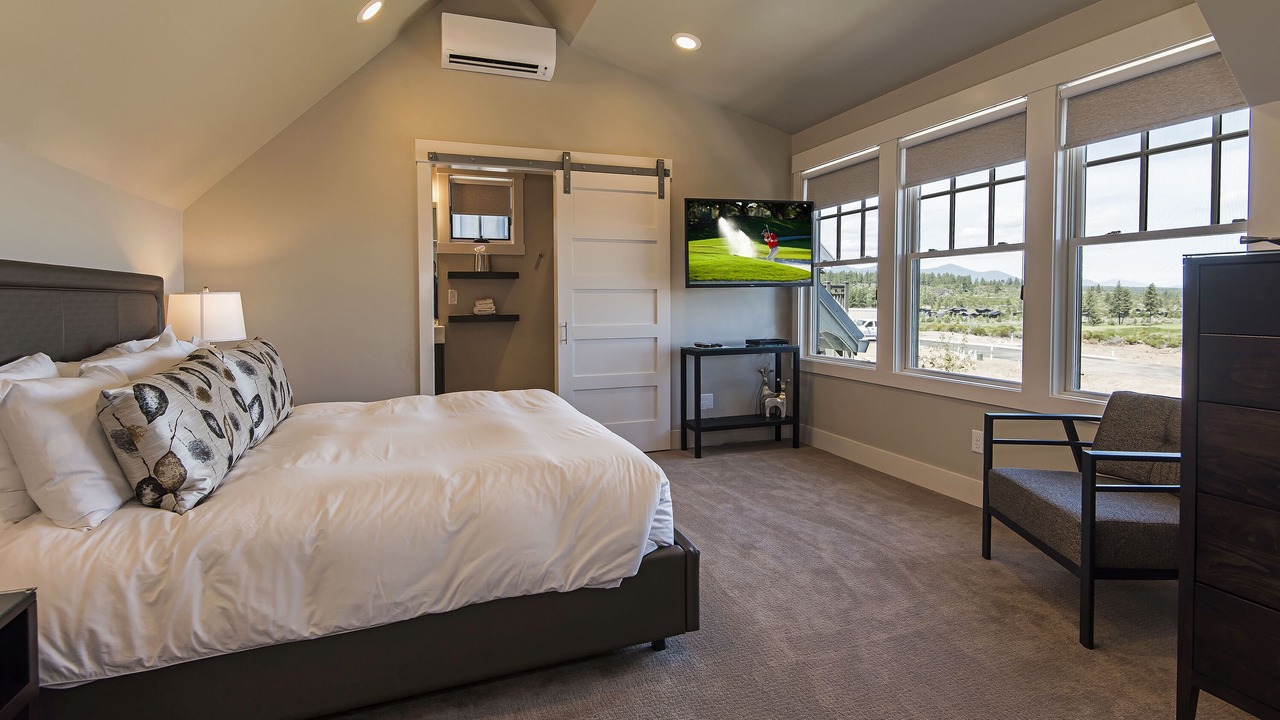 Photo of Bedroom in Bend