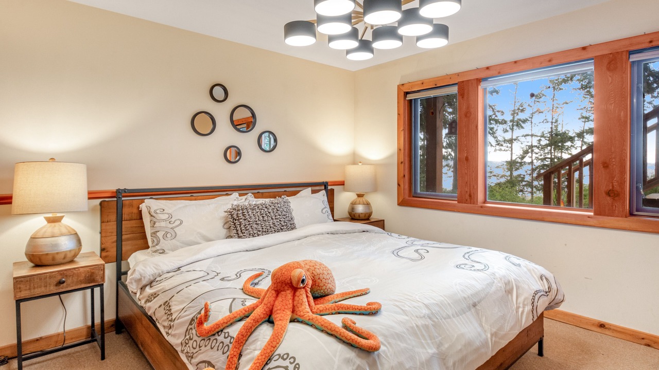 Photo of Bedroom in Coupeville