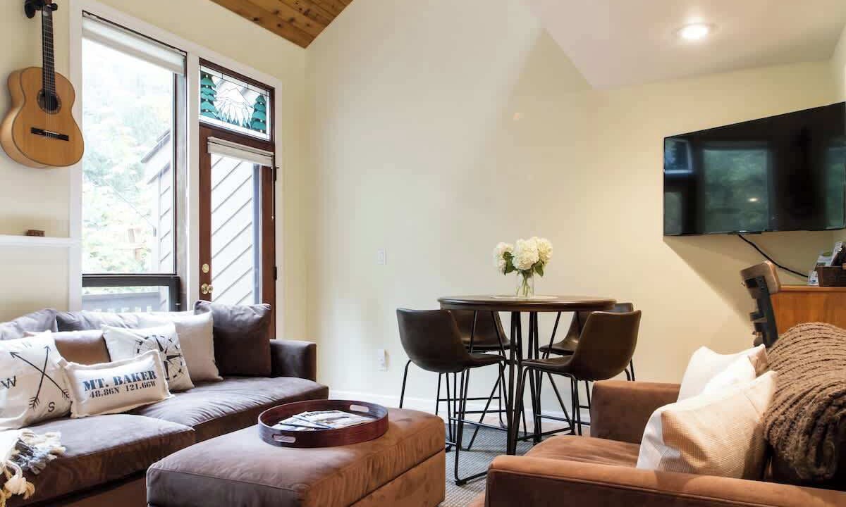 Photo of Livingroom in Glacier
