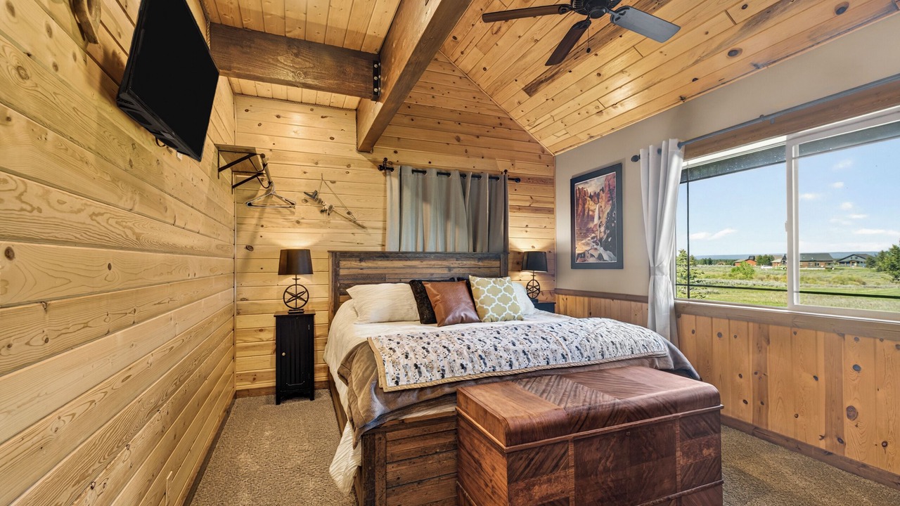 Photo of Bedroom in Island Park