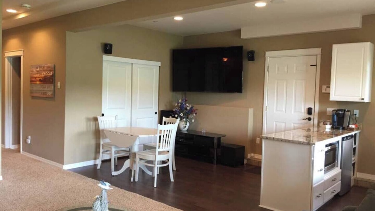 Photo of Bedroom in Eatonville