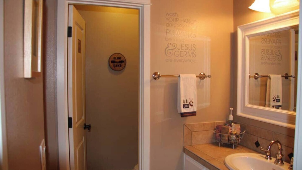 Photo of Bathroom in Eatonville