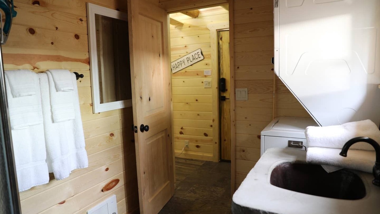 Photo of Bathroom in Island Park