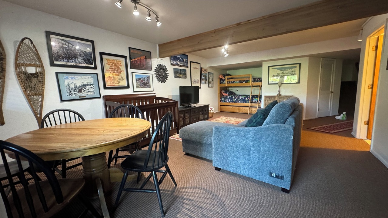 Photo of Livingroom in Elkhorn Village