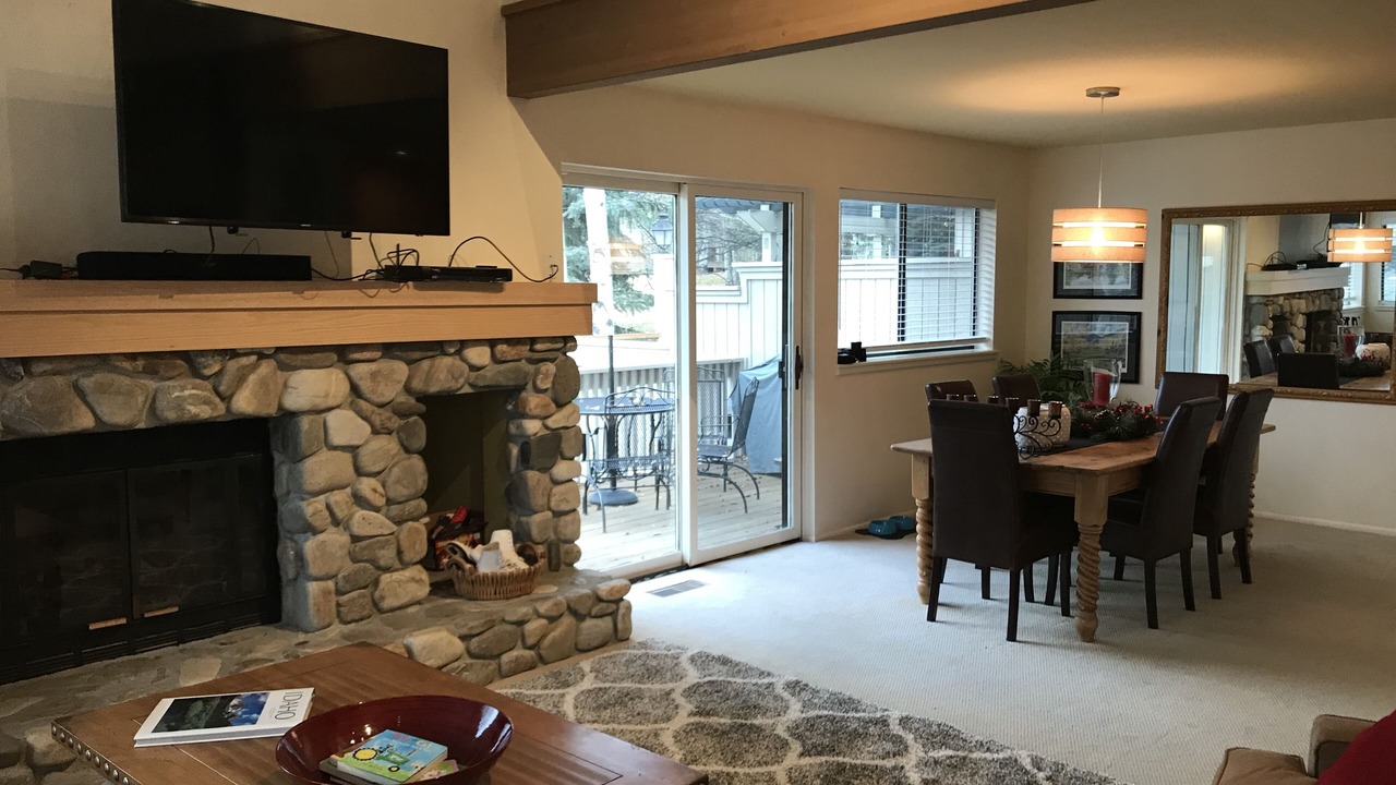 Photo of Livingroom in Elkhorn Village