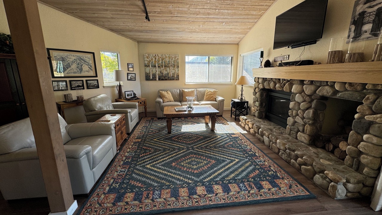 Photo of Livingroom in Elkhorn Village