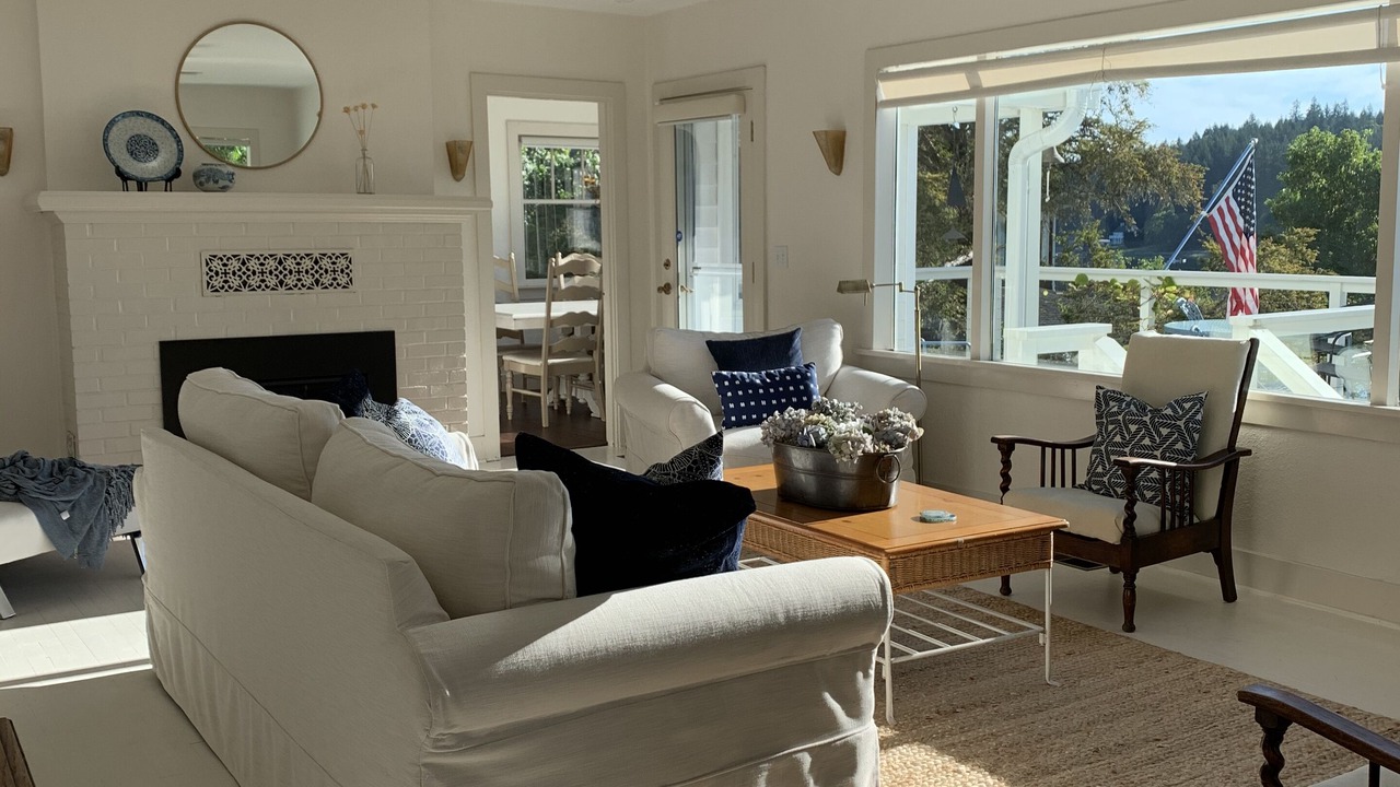 Photo of Livingroom in Longbranch
