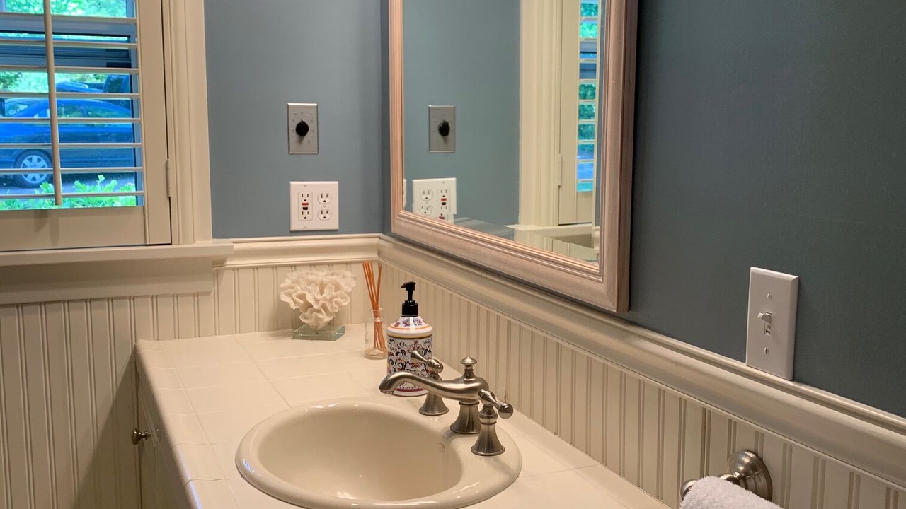 Photo of Bathroom in Longbranch