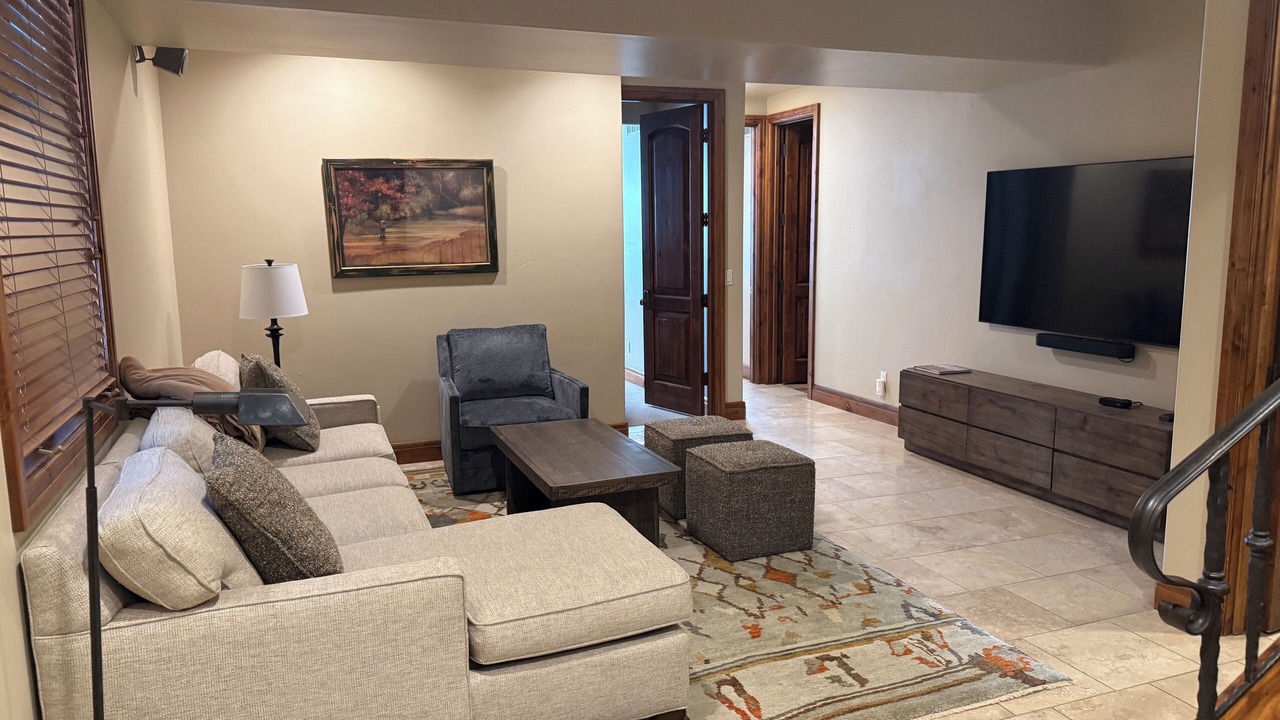 Photo of Livingroom in Warm Springs