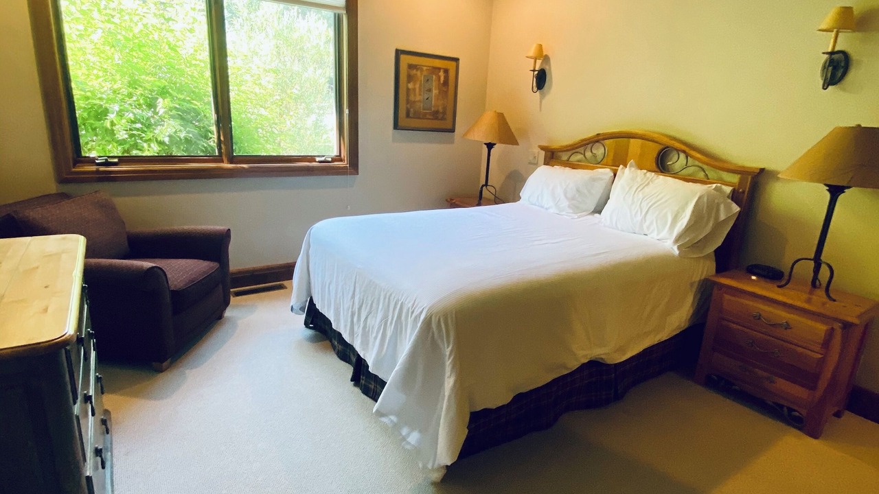 Photo of Bedroom in Warm Springs