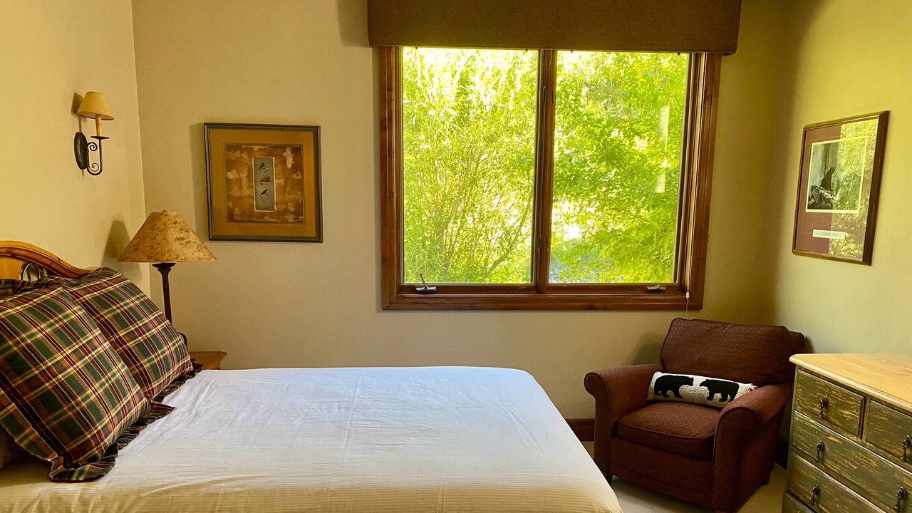 Photo of Bedroom in Warm Springs