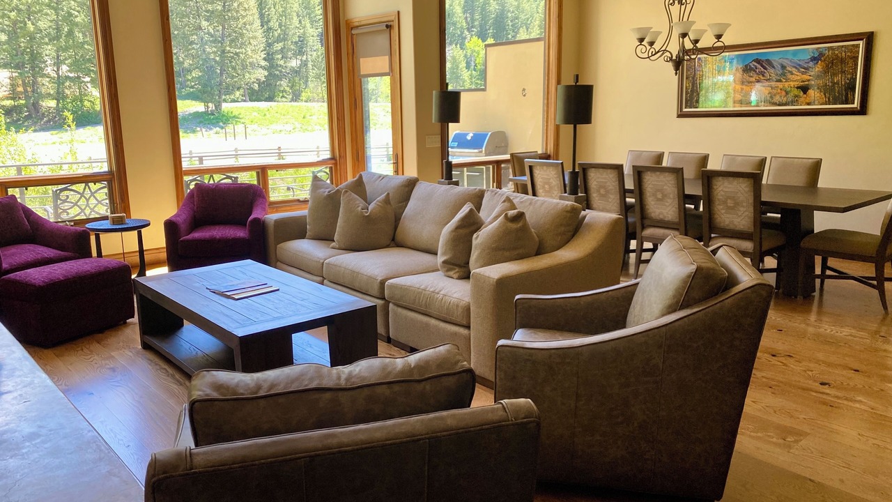 Photo of Livingroom in Warm Springs