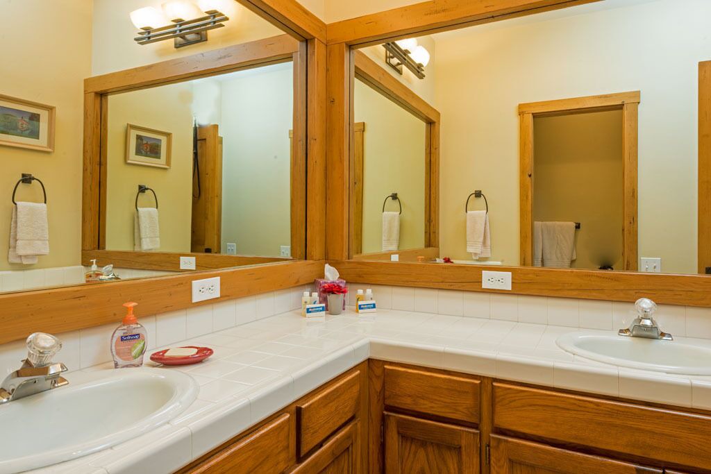 Photo of Bathroom in Elkhorn Village
