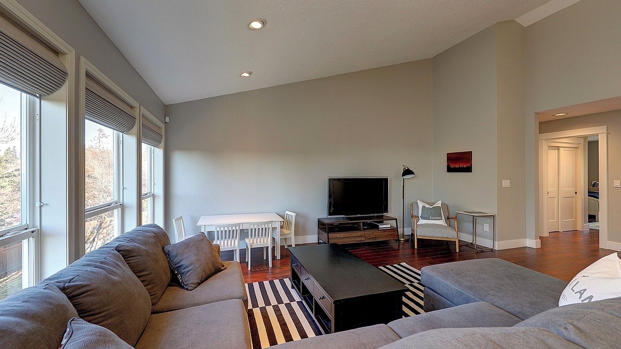 Photo of Livingroom in West Haven-Sylvan