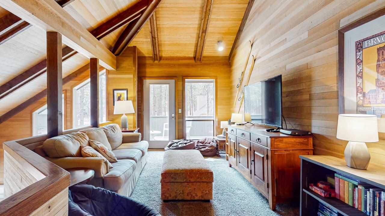 Photo of Livingroom in Black Butte Ranch