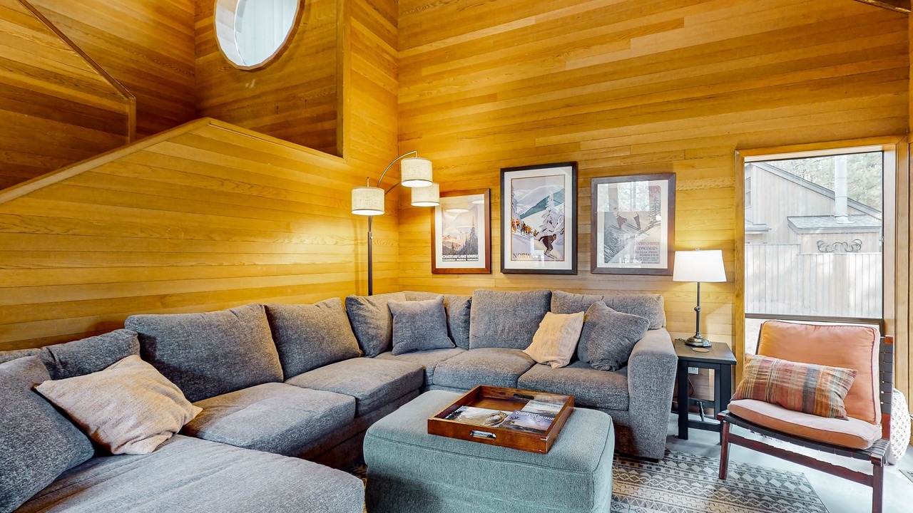 Photo of Livingroom in Black Butte Ranch