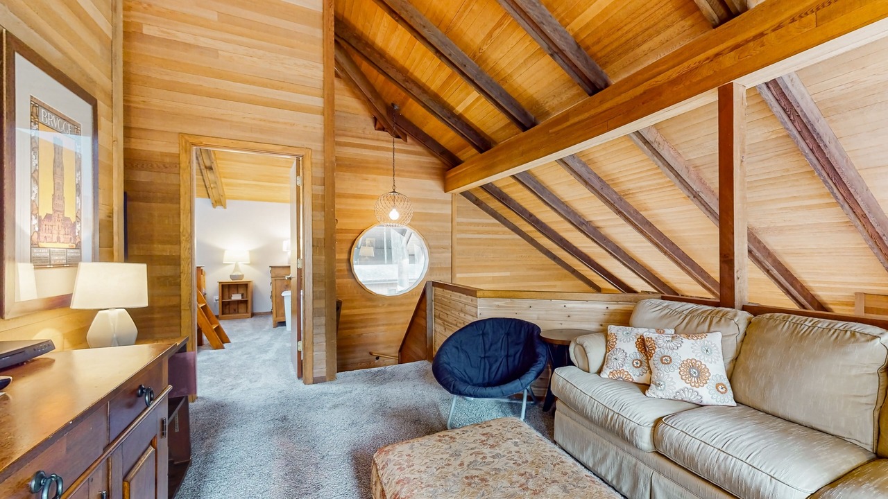 Photo of Livingroom in Black Butte Ranch