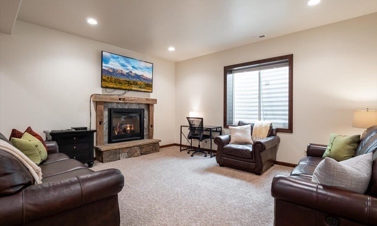 Photo of Livingroom in Leigh Creek Estates