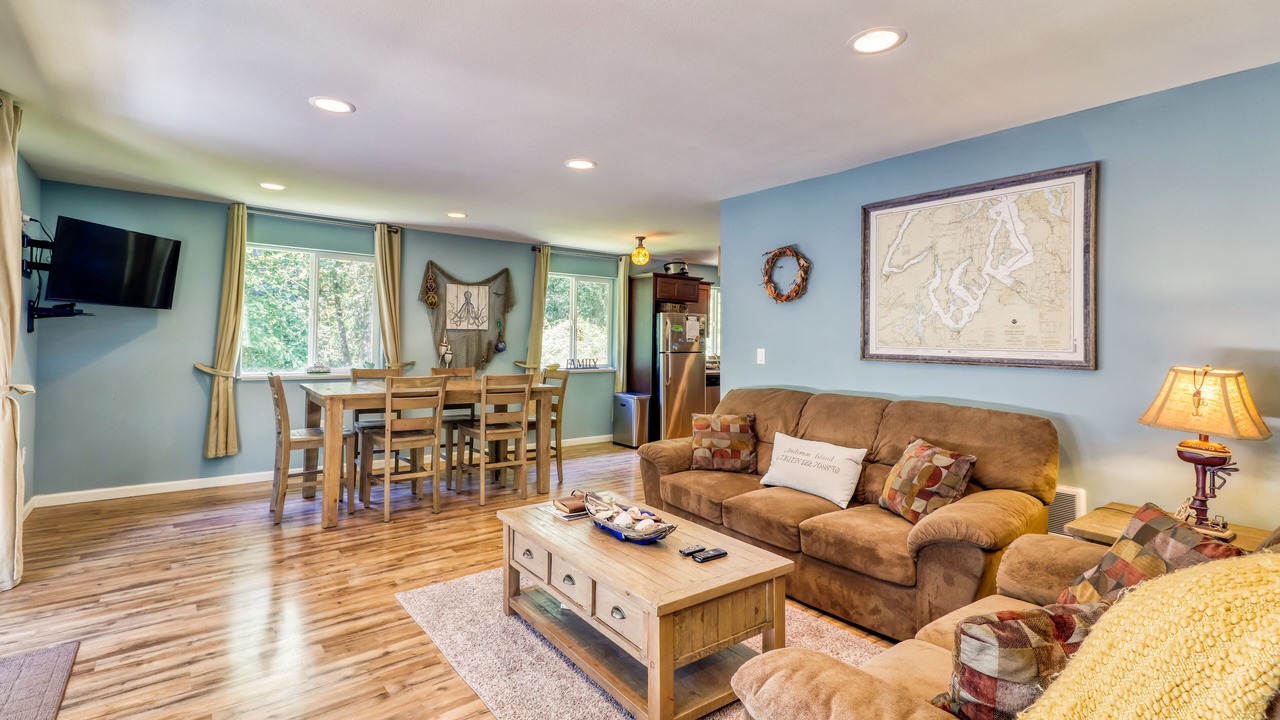 Photo of Livingroom in Anderson Island