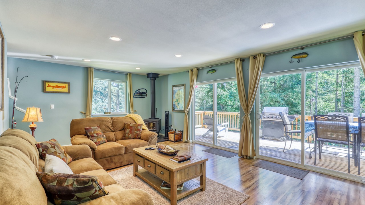 Photo of Livingroom in Anderson Island