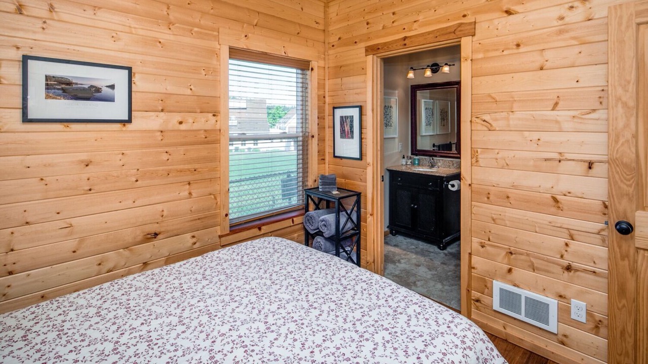 Photo of Bedroom in Eastsound