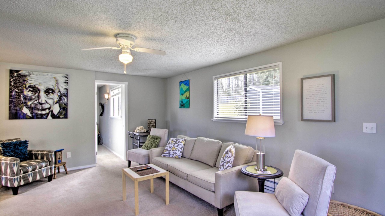 Photo of Livingroom in Anderson Island
