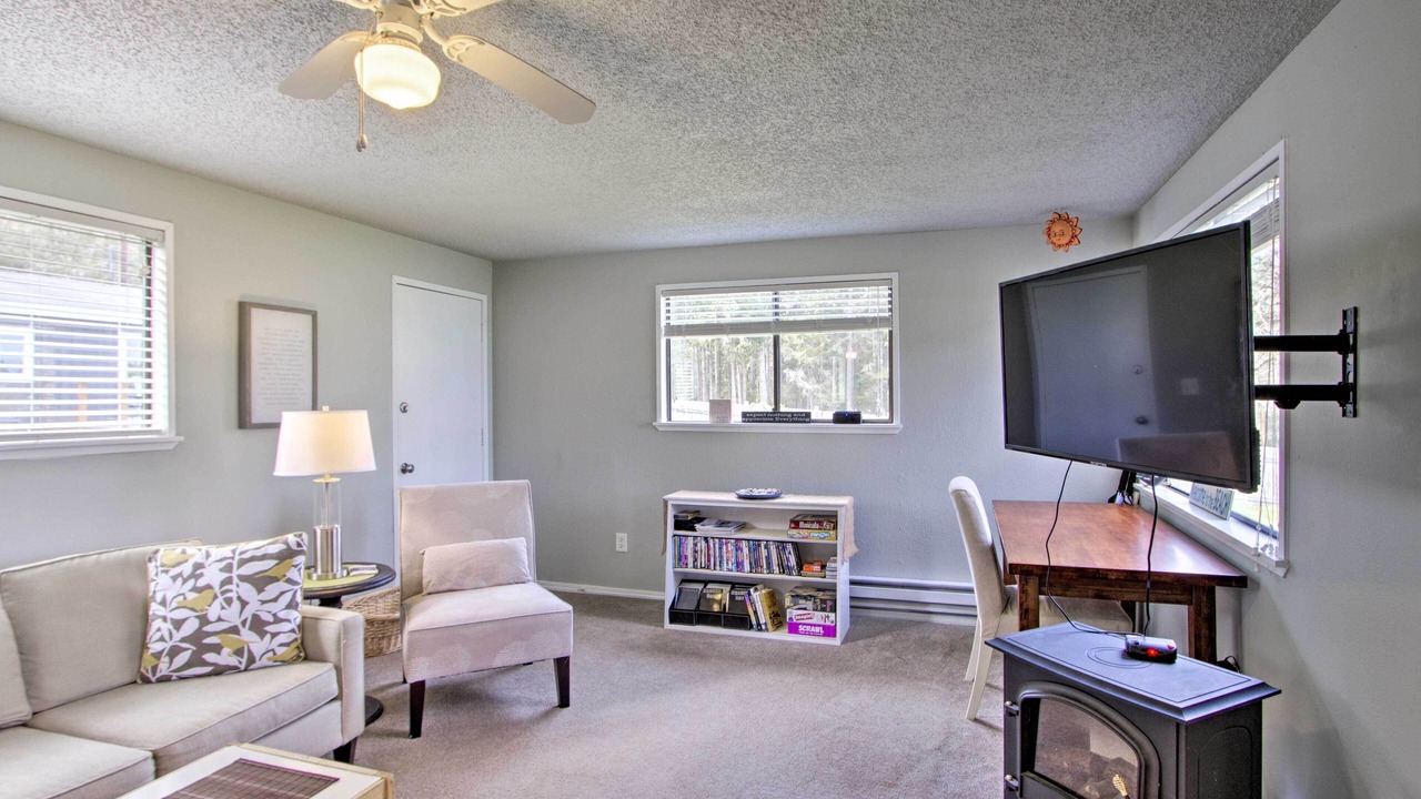 Photo of Livingroom in Anderson Island