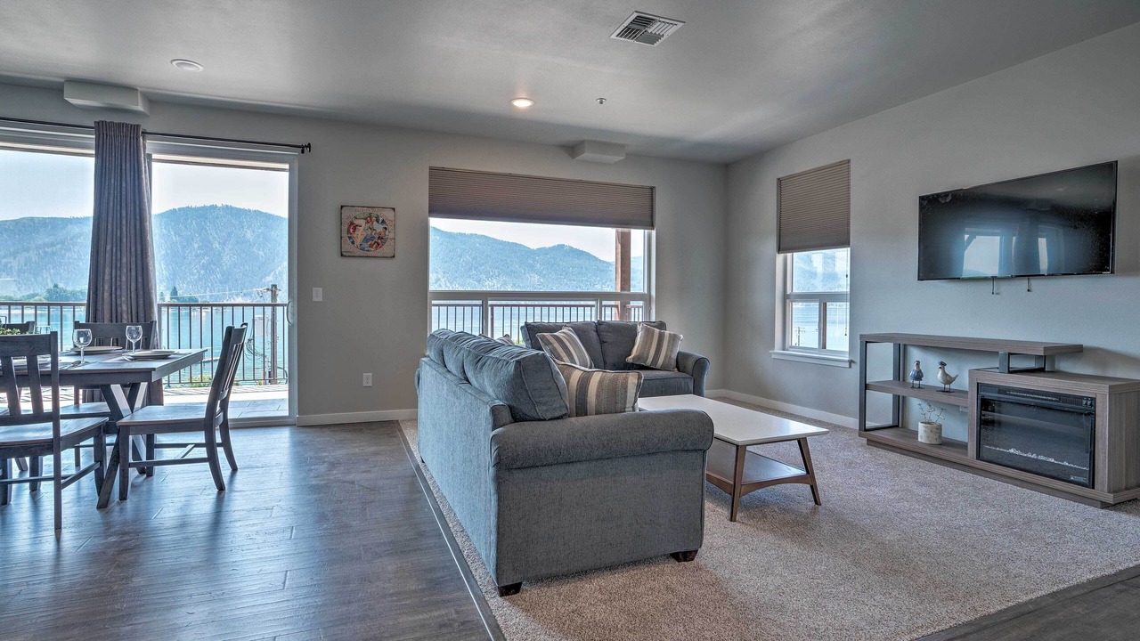 Photo of Livingroom in Manson