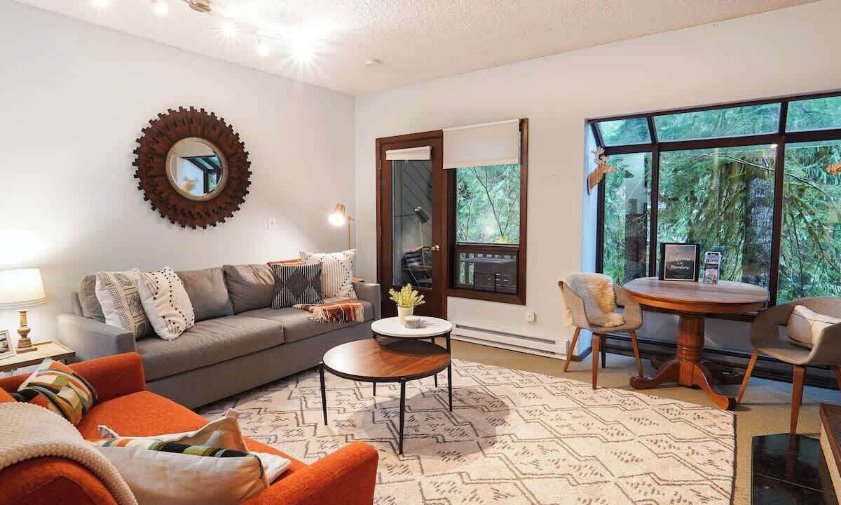 Photo of Livingroom in Glacier
