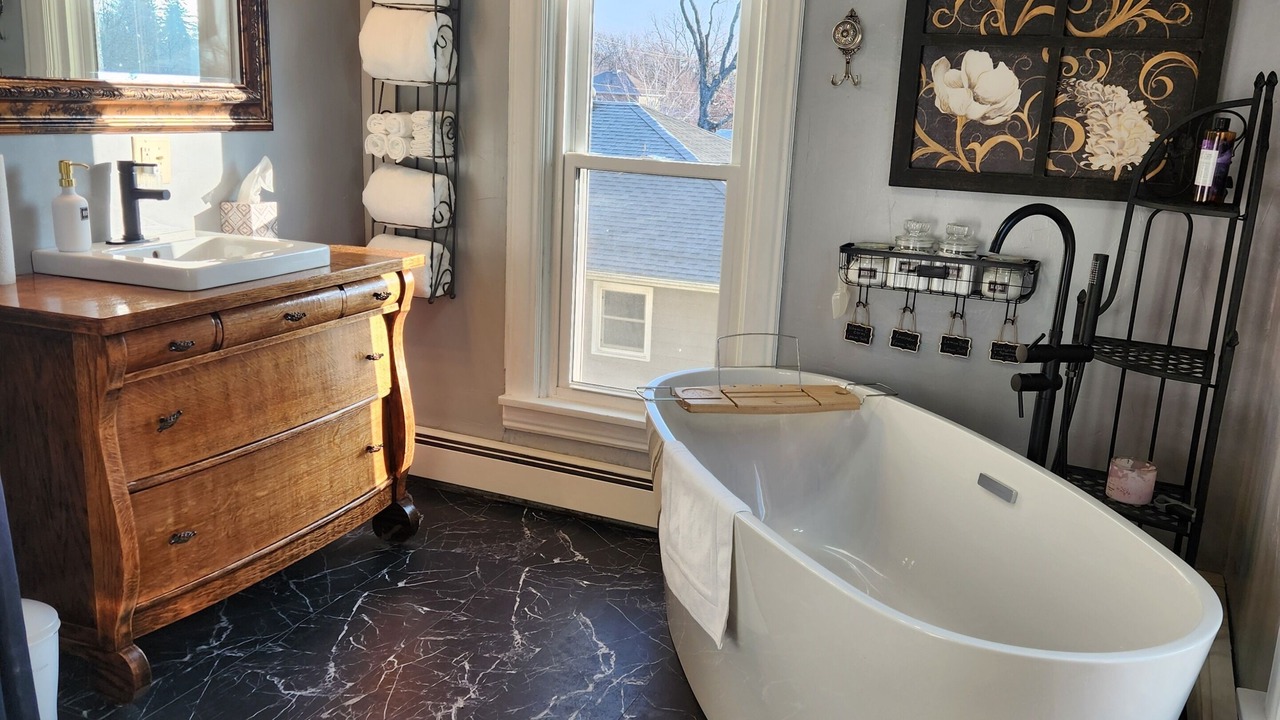 Photo of Bathroom in Iowa Falls
