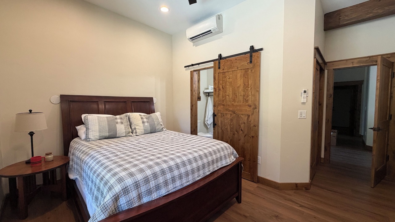 Photo of Bedroom in Crescent