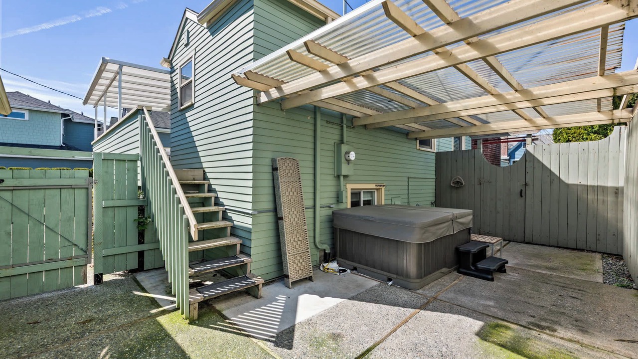 Photo of Patio Balcony in Green Lake