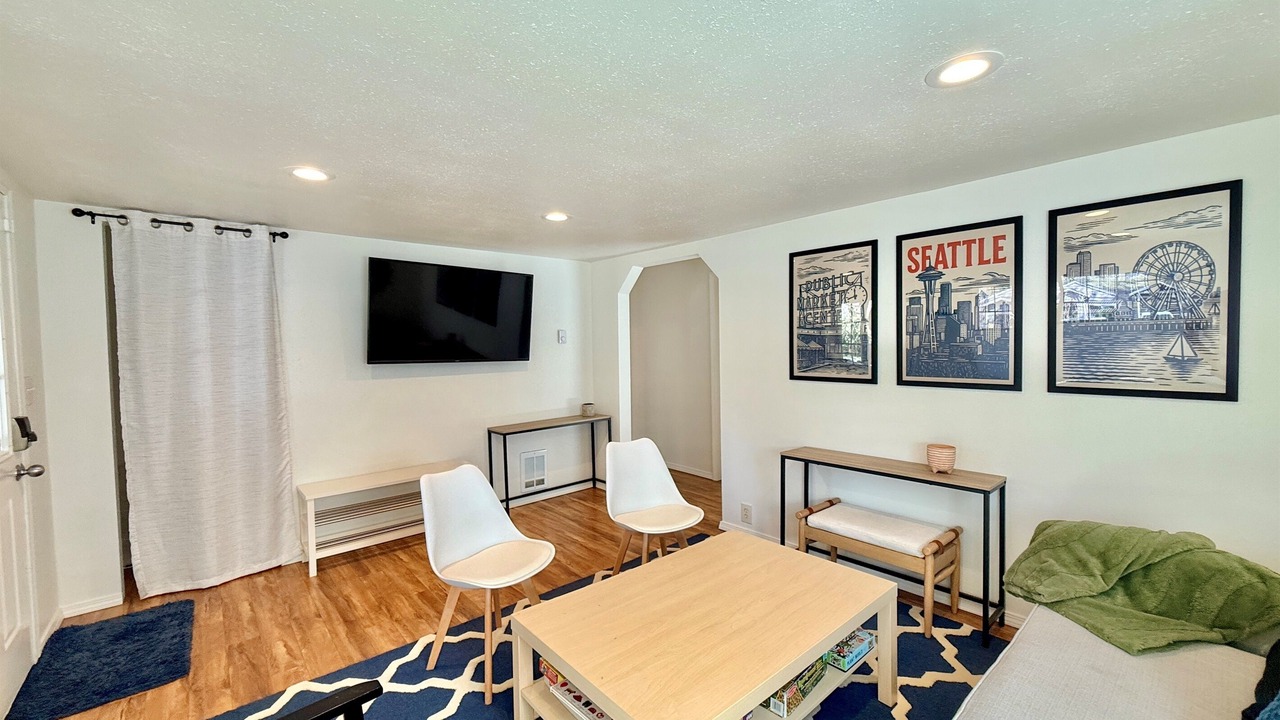 Photo of Livingroom in Haller Lake