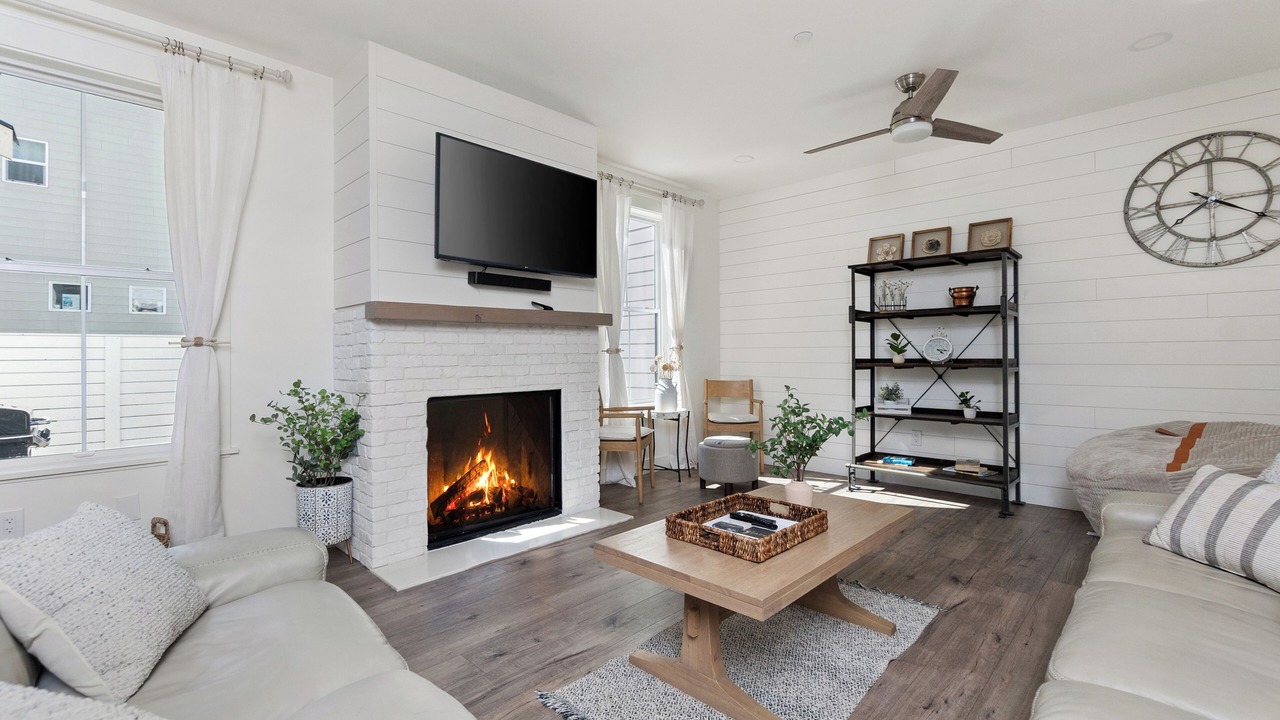 Photo of Livingroom in Shoreline