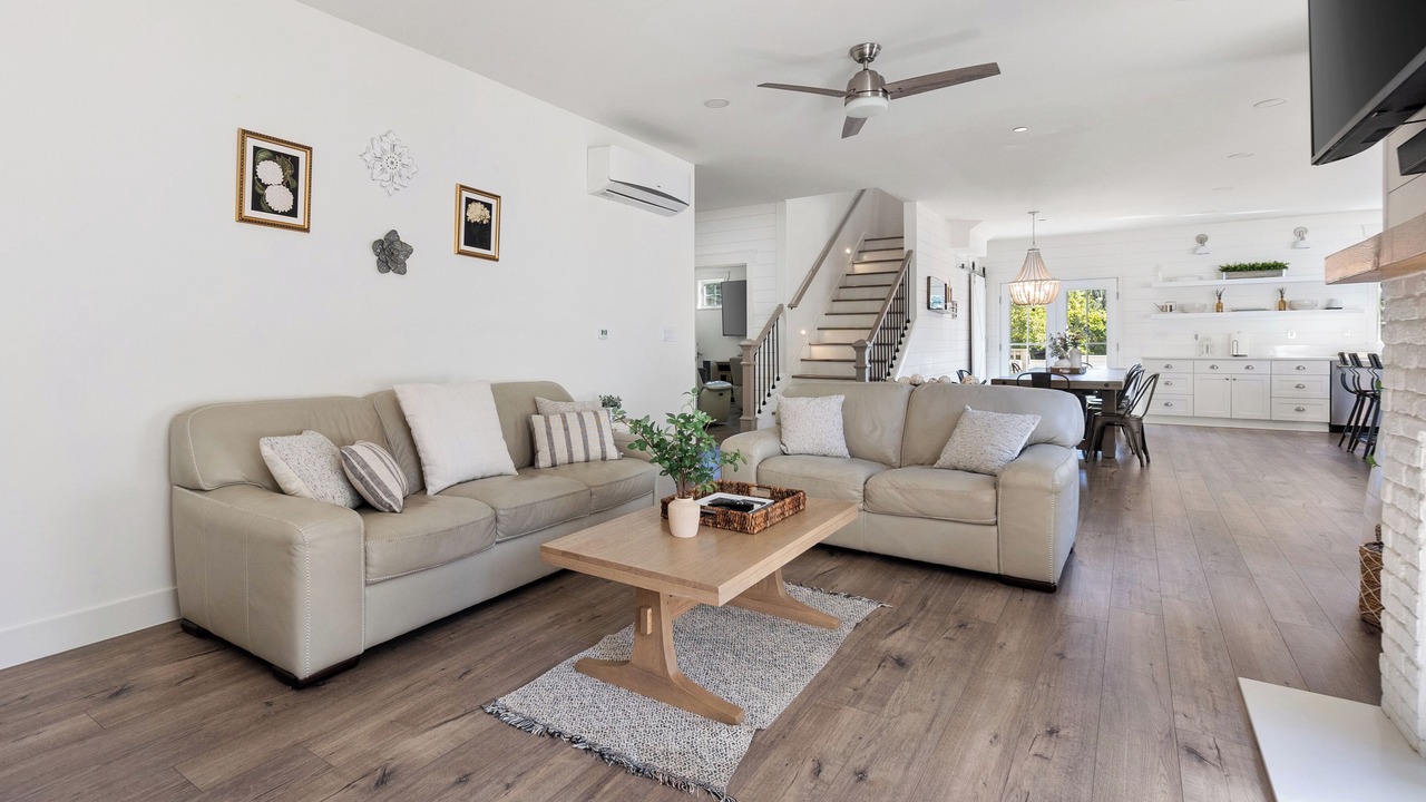 Photo of Livingroom in Shoreline