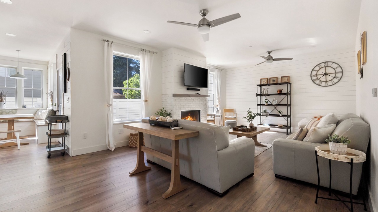 Photo of Livingroom in Shoreline