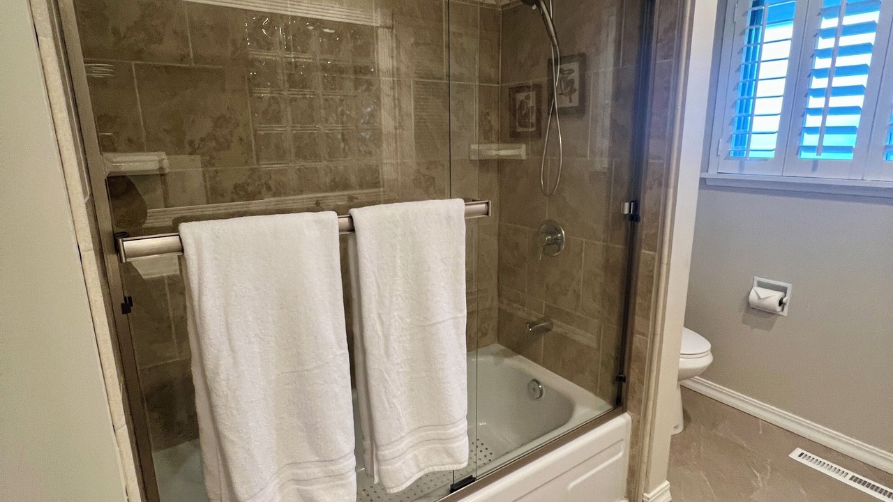 Photo of Bathroom in Parkland