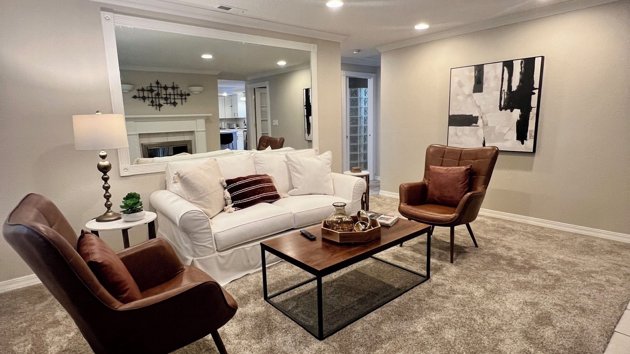 Photo of Livingroom in Parkland