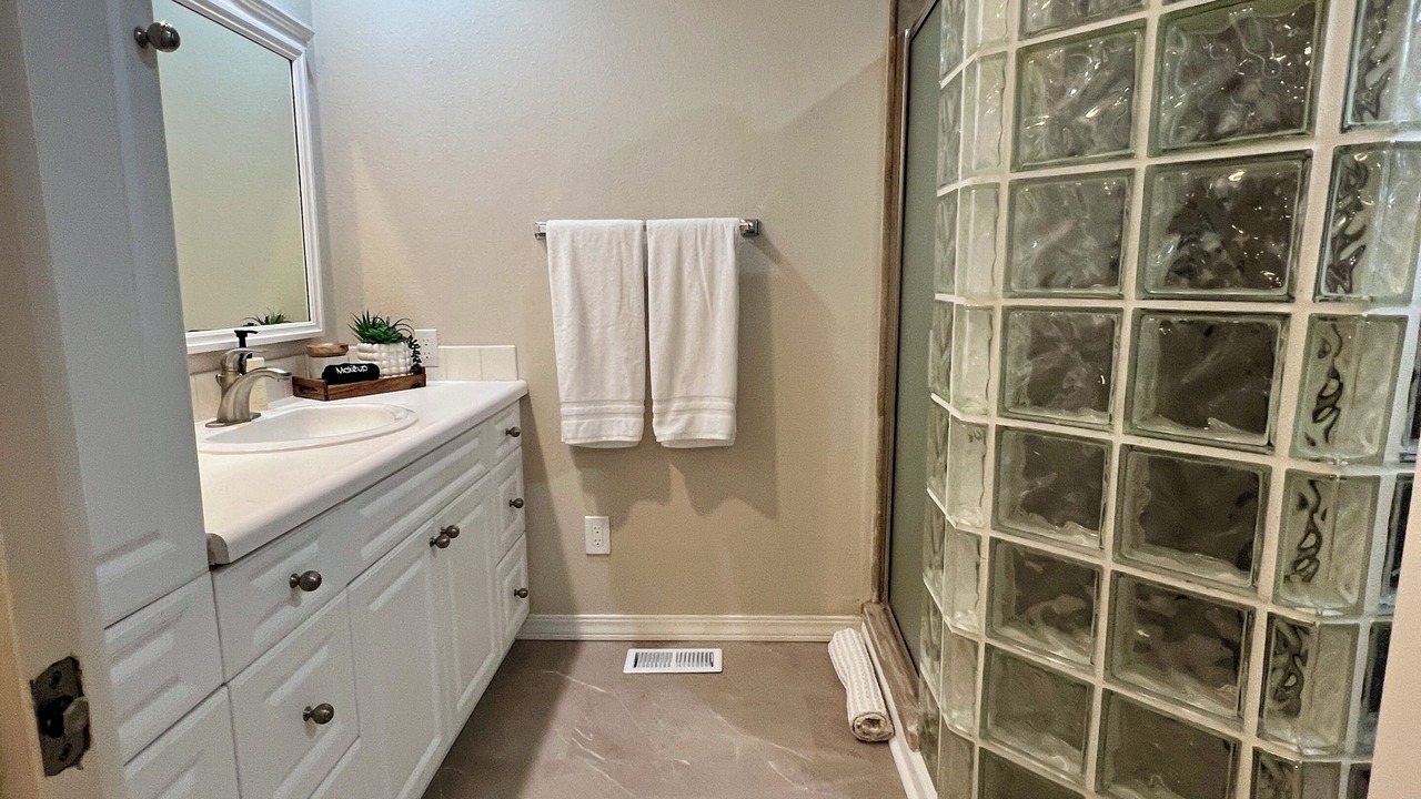 Photo of Bathroom in Parkland